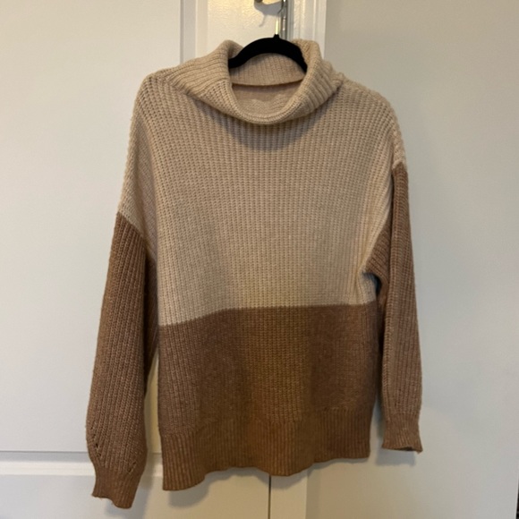 American Eagle Turtleneck Sweater - Picture 1 of 3